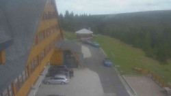 Parkoviště a hlavní vchod