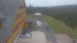 Parkoviště a hlavní vchod