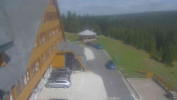 Parkoviště a hlavní vchod