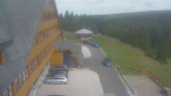 Parkoviště a hlavní vchod