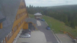 Parkoviště a hlavní vchod