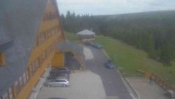 Parkoviště a hlavní vchod