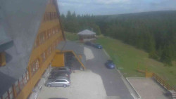 Parkoviště a hlavní vchod