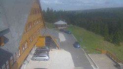 Parkoviště a hlavní vchod