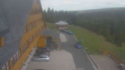 Parkoviště a hlavní vchod