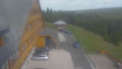 Parkoviště a hlavní vchod