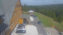 Parkoviště a hlavní vchod