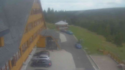 Parkoviště a hlavní vchod