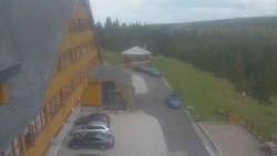 Parkoviště a hlavní vchod