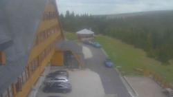 Parkoviště a hlavní vchod