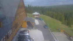 Parkoviště a hlavní vchod