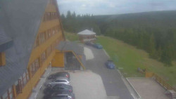 Parkoviště a hlavní vchod