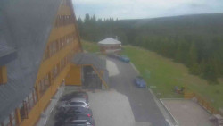 Parkoviště a hlavní vchod