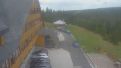 Parkoviště a hlavní vchod
