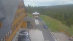 Parkoviště a hlavní vchod