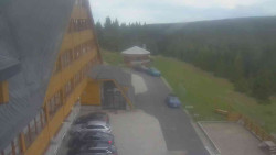 Parkoviště a hlavní vchod