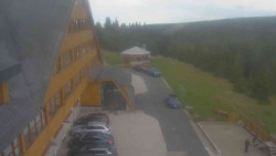 Parkoviště a hlavní vchod