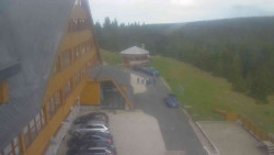 Parkoviště a hlavní vchod