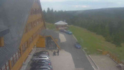 Parkoviště a hlavní vchod