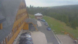 Parkoviště a hlavní vchod