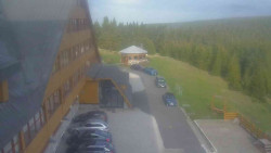 Parkoviště a hlavní vchod