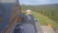 Parkoviště a hlavní vchod