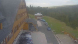 Parkoviště a hlavní vchod