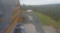 Parkoviště a hlavní vchod