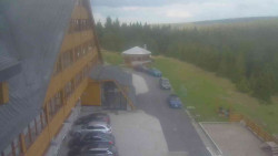 Parkoviště a hlavní vchod
