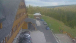 Parkoviště a hlavní vchod