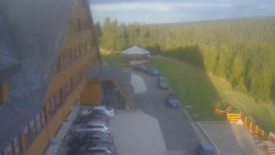 Parkoviště a hlavní vchod