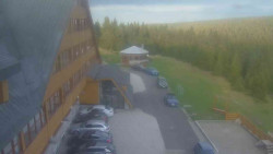 Parkoviště a hlavní vchod