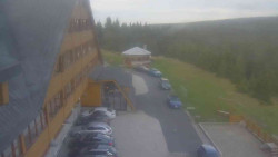 Parkoviště a hlavní vchod