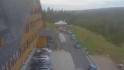 Parkoviště a hlavní vchod