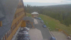 Parkoviště a hlavní vchod
