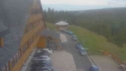 Parkoviště a hlavní vchod