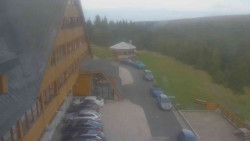 Parkoviště a hlavní vchod