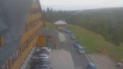 Parkoviště a hlavní vchod