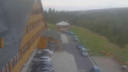 Parkoviště a hlavní vchod