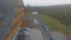 Parkoviště a hlavní vchod