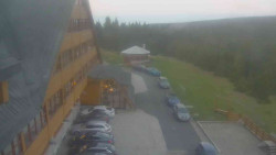 Parkoviště a hlavní vchod
