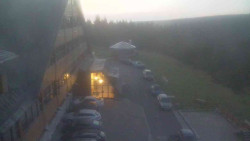 Parkoviště a hlavní vchod