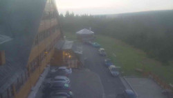 Parkoviště a hlavní vchod