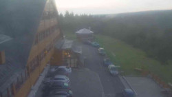 Parkoviště a hlavní vchod