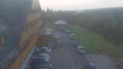 Parkoviště a hlavní vchod