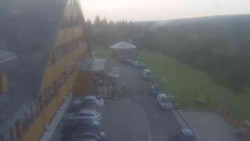 Parkoviště a hlavní vchod