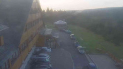 Parkoviště a hlavní vchod