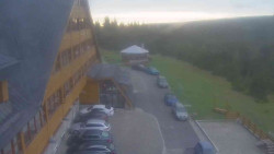 Parkoviště a hlavní vchod