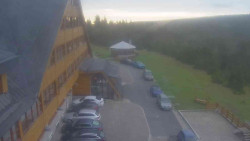 Parkoviště a hlavní vchod