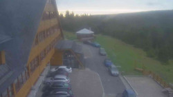 Parkoviště a hlavní vchod